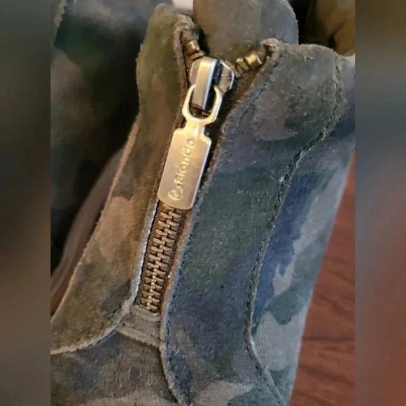 BLONDO Glenda Camo Green Waterproof Hidden Wedge Zip Sneakers(8) - Picture 10 of 14